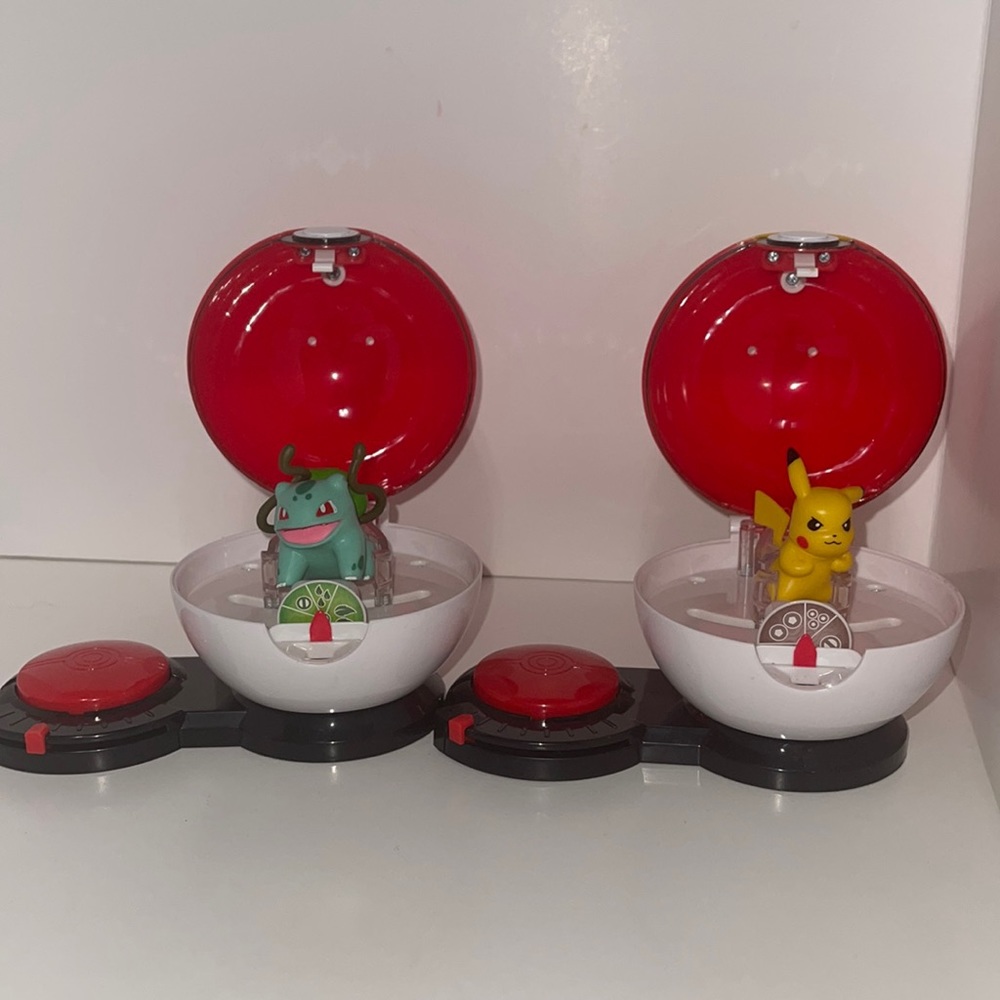 Pokemon Surprise Attack Game Pikachu vs. Bulbasaur
